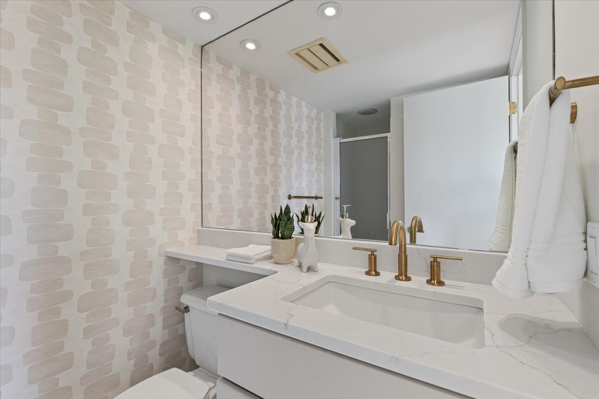 1401 17th Street Northwest, Unit 1007 Washington, DC 20036 - Photo 18 of 38