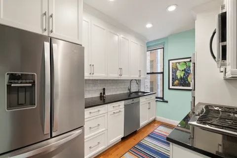 $2,195,000 | 176 West 87th Street, Unit 2B | Upper West Side