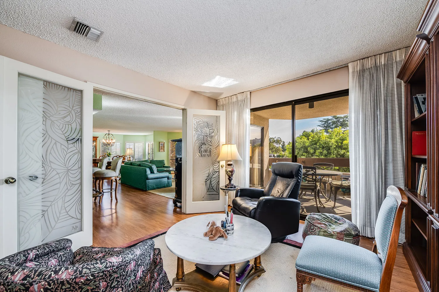 $849,000 | 10409 Riverside Drive, Unit 203, Toluca Lake, CA 91602