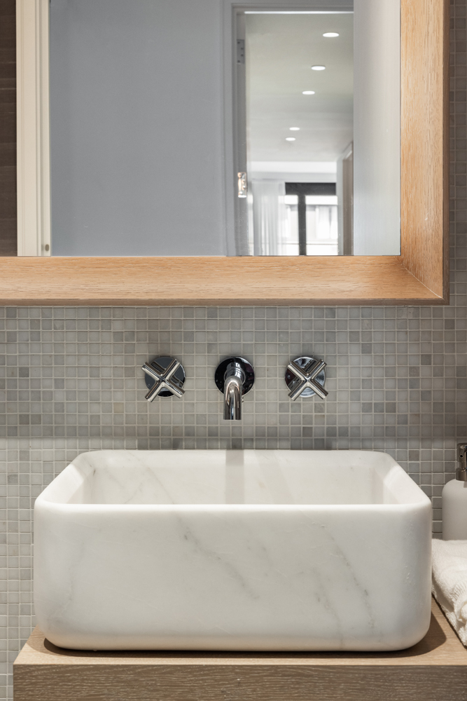 250 West 96th Street, Unit 7D Manhattan, NY 10025 - Photo 15 of 30 a bathroom with a bathtub