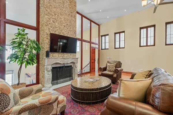 $1,400,000 | 802-10 Locust Street, Unit 201, Philadelphia, PA 19107