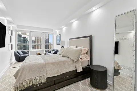 $1,695,000 | 146 West 57th Street, Unit 47B | Theater District