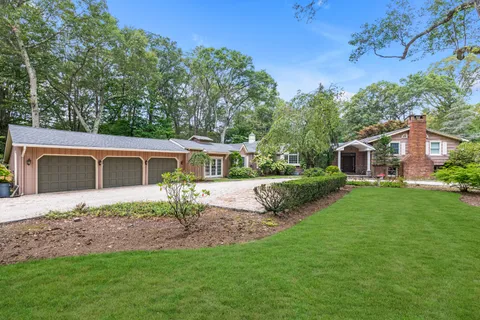 $2,495,000 | 11 Quaker Ridge Drive, Brookville, NY 11545