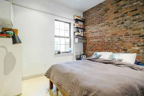 $4,550 | 459 West 43rd Street, Unit 2R | Hell's Kitchen