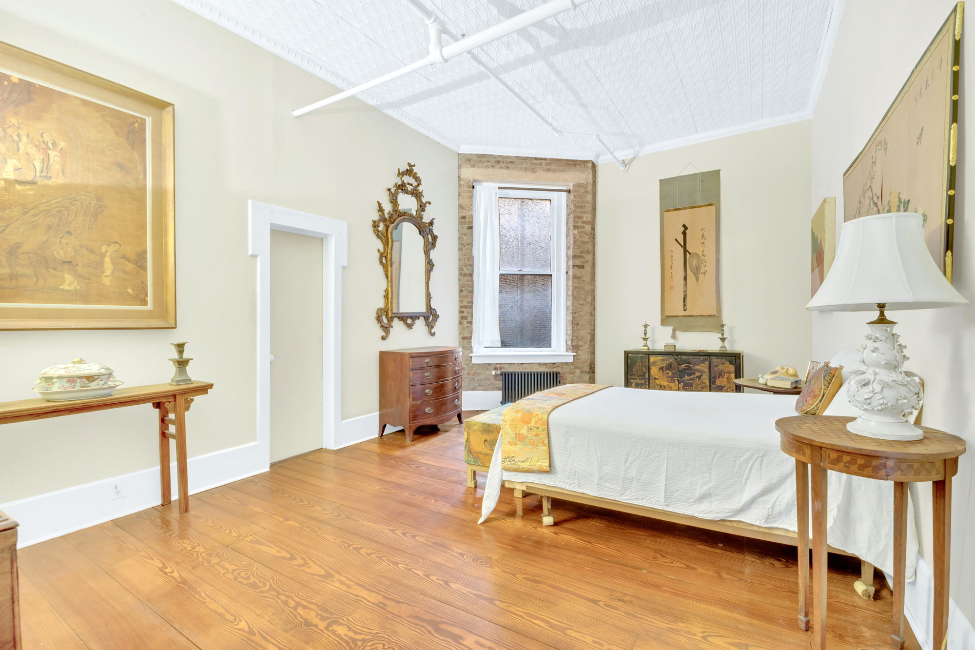 69 Wooster Street, Unit 3 Manhattan, NY 10012 - Photo 10 of 22 a bedroom with a bed and a table in it