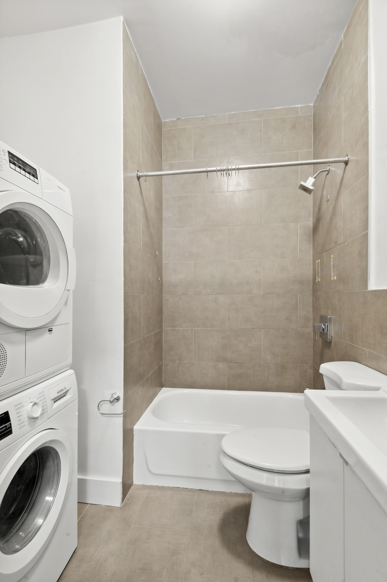 164 West 128th Street, Unit 1A Manhattan, NY 10027 - Photo 3 of 5 a bathroom with a toilet and a tub