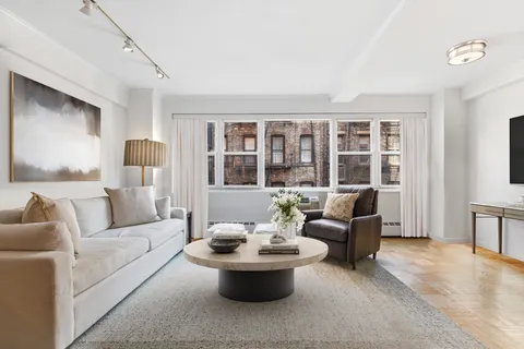 $1,295,000 | 315 East 69th Street, Unit 4B | Lenox Hill