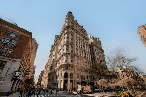 a view of a tall building