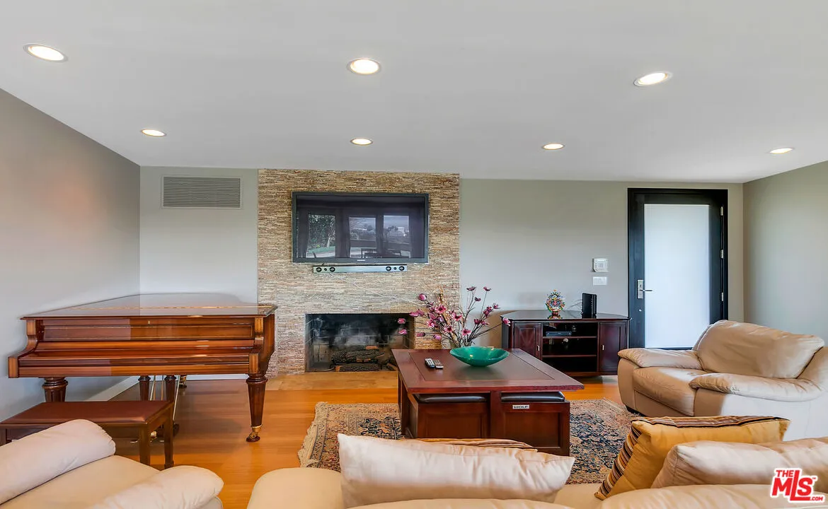 $2,590,000 | 3921 Cody Road, Sherman Oaks, CA 91403