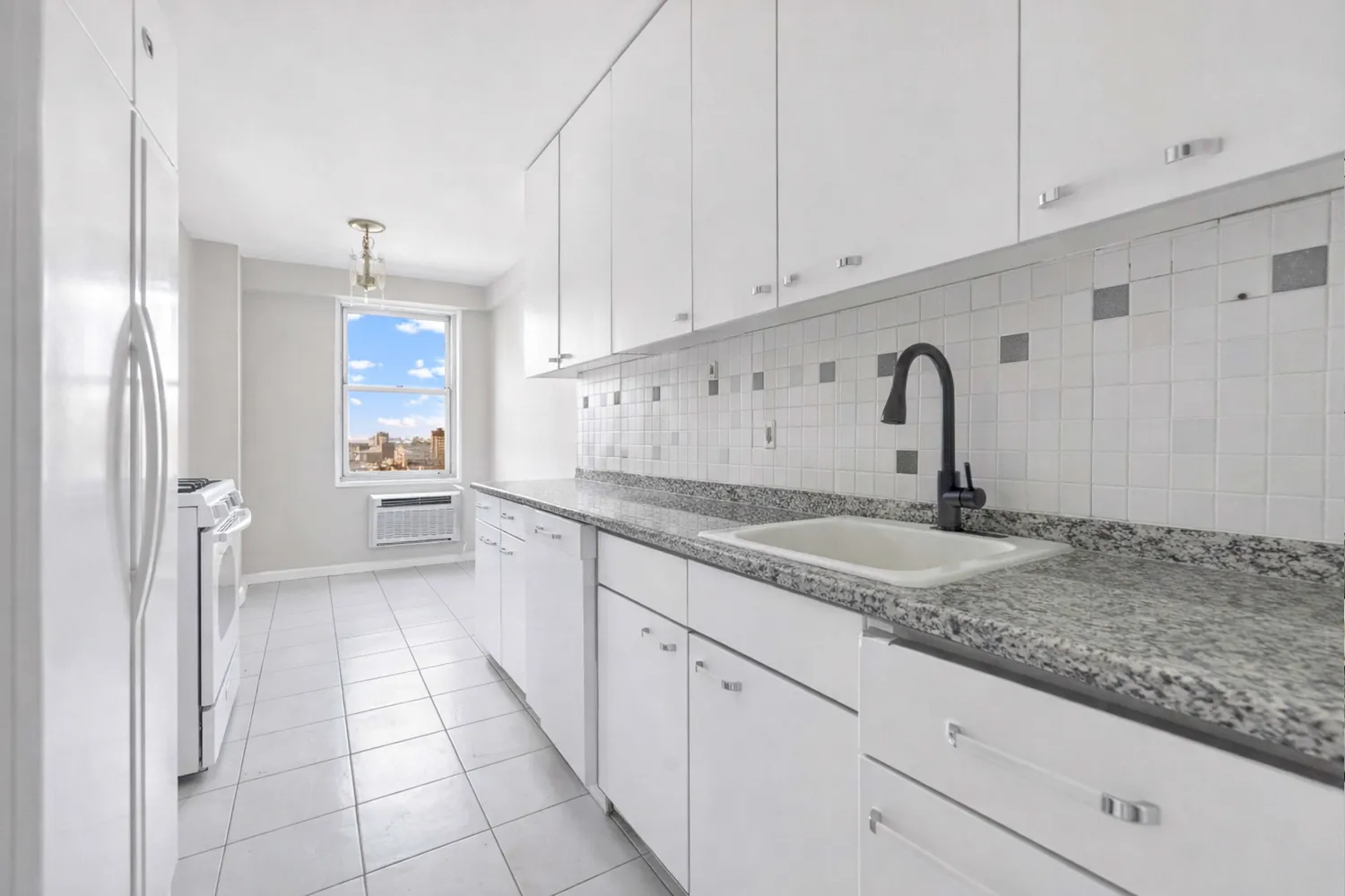 $950,000 | 370 Ocean Parkway, Unit 8H | Kensington