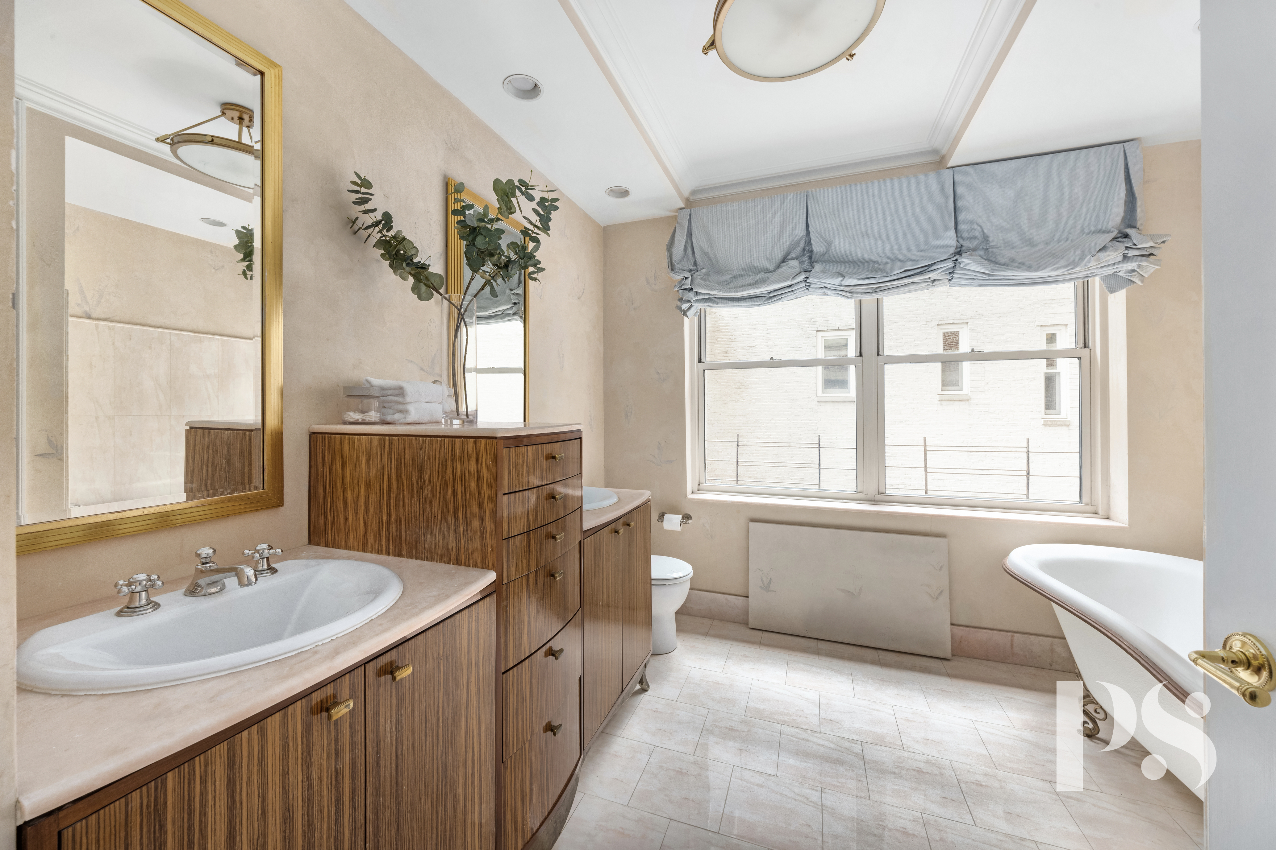 610 Park Avenue, Unit 4B Manhattan, NY 10065 - Photo 15 of 22 a bathroom with a tub sink and mirror