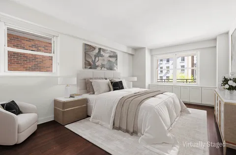$935,000 | 360 East 72nd Street, Unit A306 | Lenox Hill