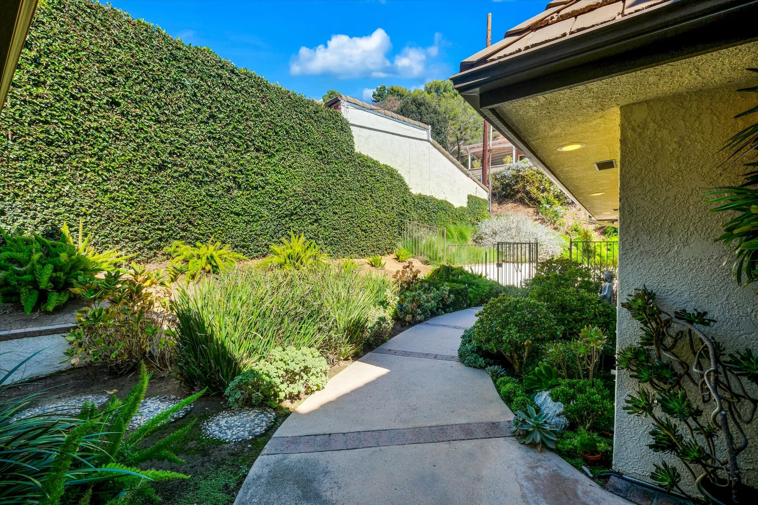 $2,998,000 | 441 Audraine Drive, Glendale, CA 91202