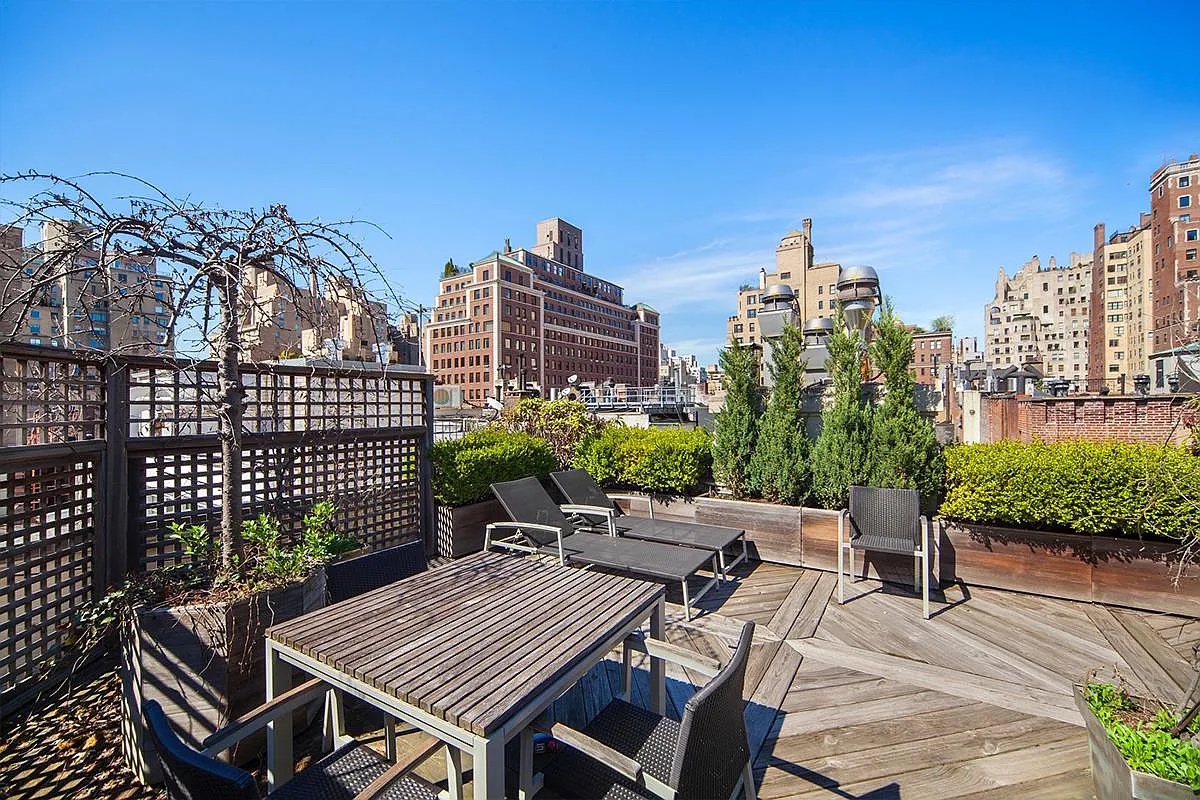 35 East 68th Street, Unit 2A Manhattan, NY 10021 - Photo 15 of 19 a view of a terrace with sitting area
