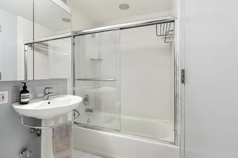 $650,000 | 242 East 25th Street, Unit 3A | Kips Bay