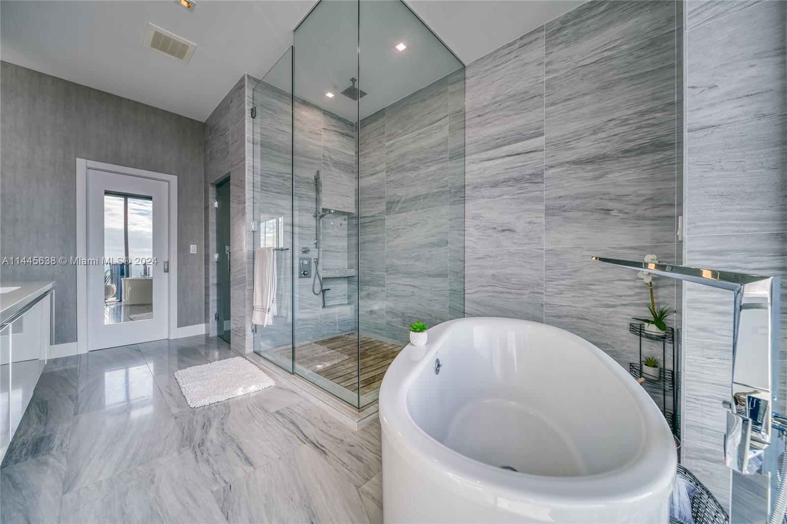 88 Southwest 7th Street, Unit PH4303 Miami, FL 33130 - Photo 38 of 97