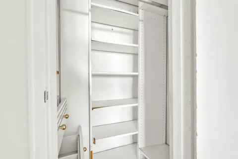 $950,000 | 370 Ocean Parkway, Unit 8H | Kensington