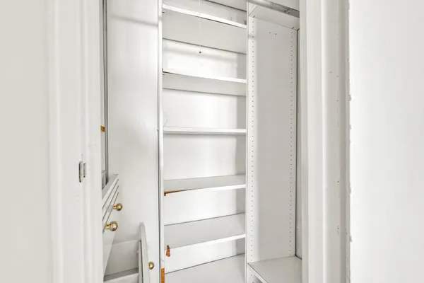 $899,000 | 370 Ocean Parkway, Unit 8H | Kensington