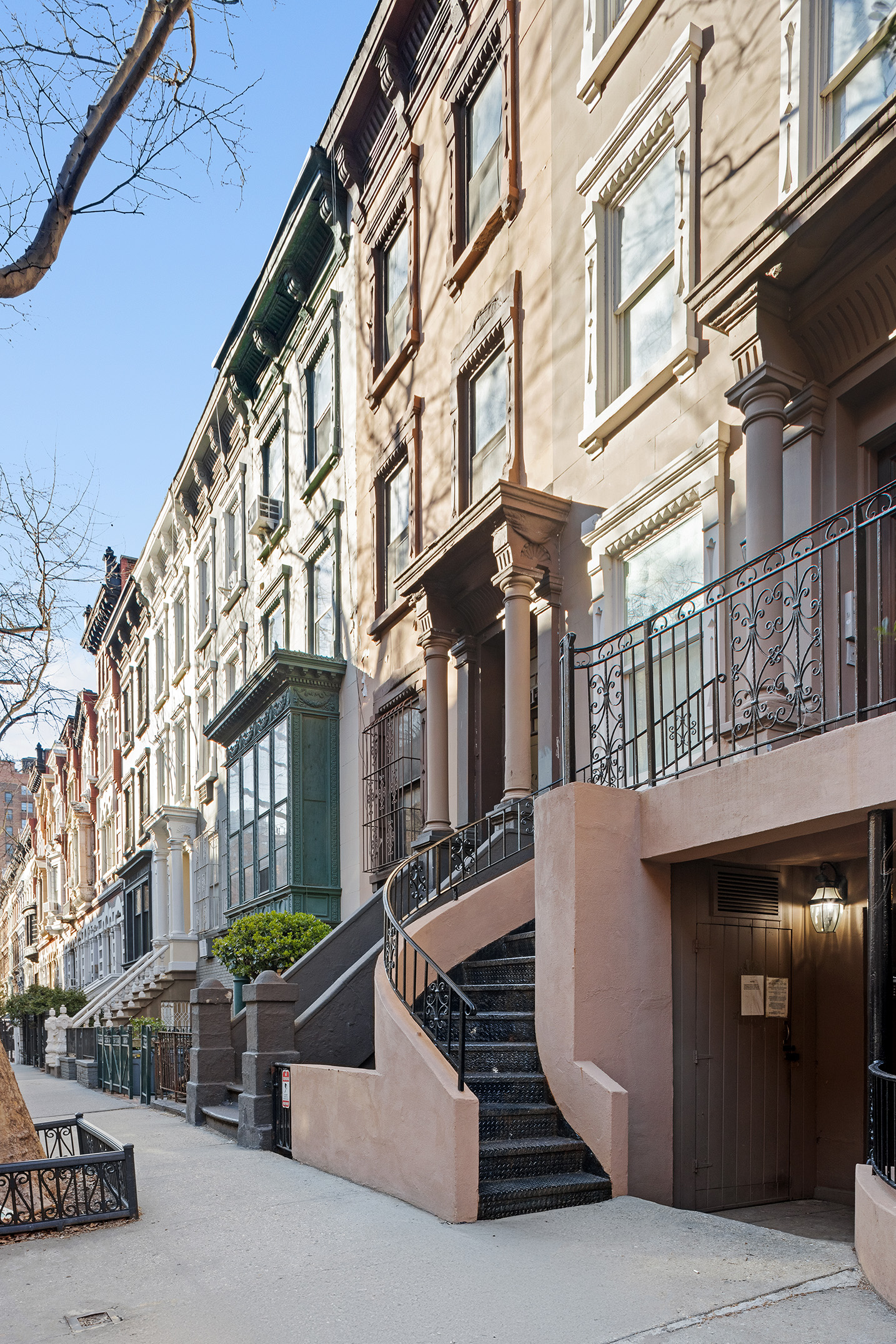 107 West 78th Street, Unit B Manhattan, NY 10024 - Photo 13 of 15 a front view of a building