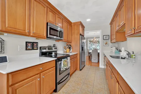 Contact Agent | 102 Central Street, Unit 5A, Saugus, MA 01906