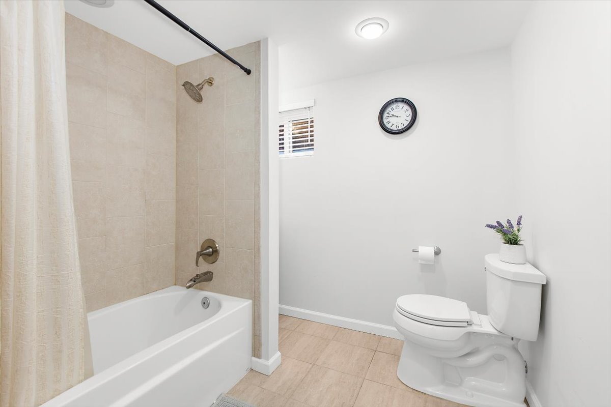 12712 Atherton Drive Silver Spring, MD 20906 - Photo 27 of 40 a bathroom with a toilet and a bathtub