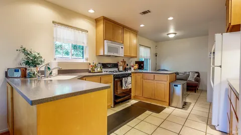 $695,000 | 1678 Creekview Court, Petaluma, CA 94954