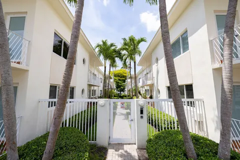 $425,000 | 1130 Venetian Way, Unit 1D, Miami Beach, FL 33139