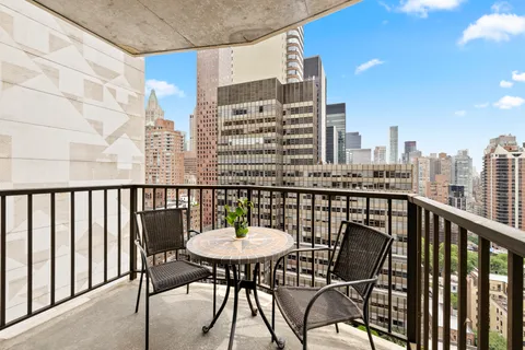 $4,750 | 212 East 47th Street, Unit 25C | Midtown East