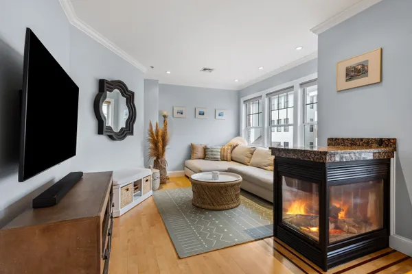 $999,000 | 591 East 3rd Street, Unit 1, Boston, MA 02127