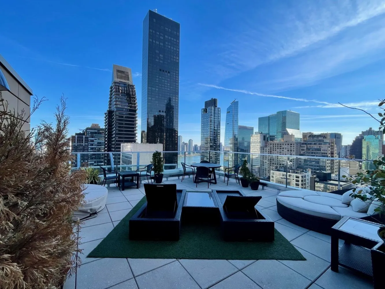 $2,995,000 | 250 East 49th Street, Unit 14CD | Midtown East