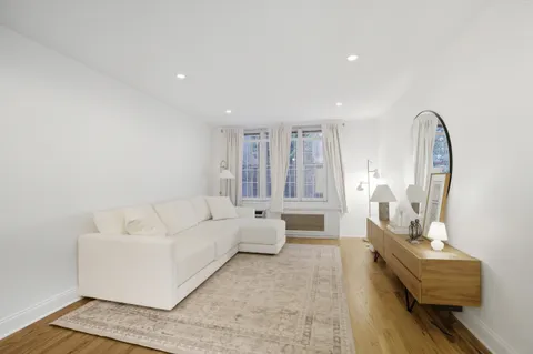 $387,000 | 130 Hicks Street, Unit 1E | Brooklyn Heights