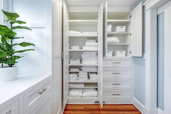 $1,300,000 | 935 15th Street Southeast, Washington, DC 20003