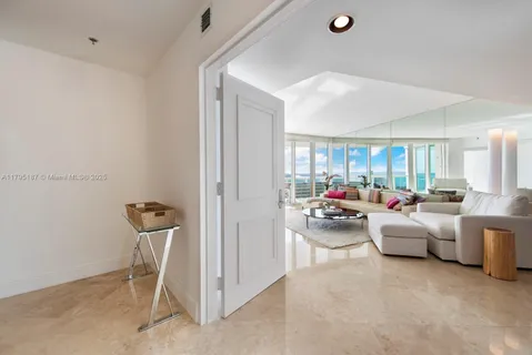$4,500,000 | 1000 South Pointe Drive, Unit 1903, Miami Beach, FL 33139