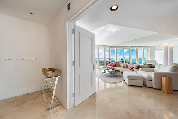 $4,500,000 | 1000 South Pointe Drive, Unit 1903, Miami Beach, FL 33139