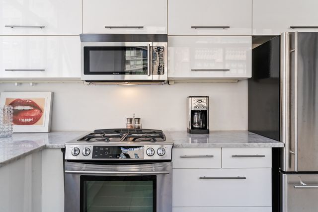 $1,089,000 | 360 West 36th Street, Unit 10NE | Hudson Yards