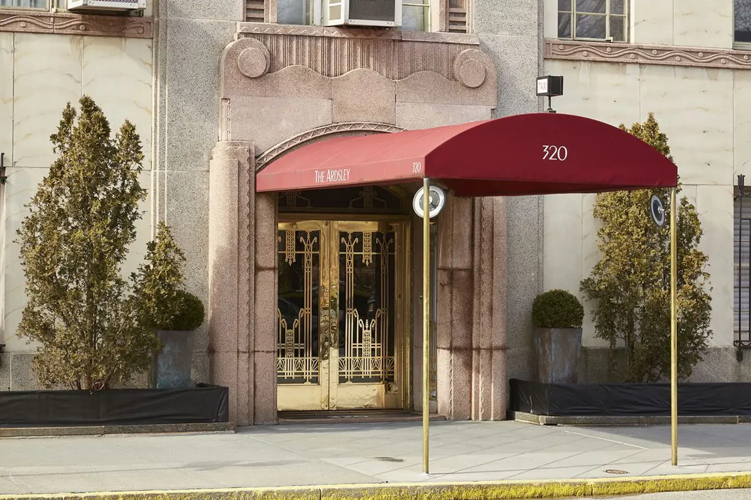 $1,800,000 | 320 Central Park West, Unit 5L | Upper West Side