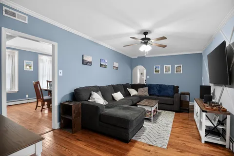 $425,000 | 35 Manor Avenue, Oaklyn, NJ 08107