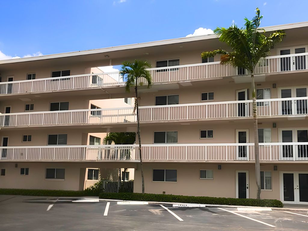 300 East Royal Palm Road, Unit 34C Boca Raton, FL 33432 - Photo 1 of 4 Gallery Image 1