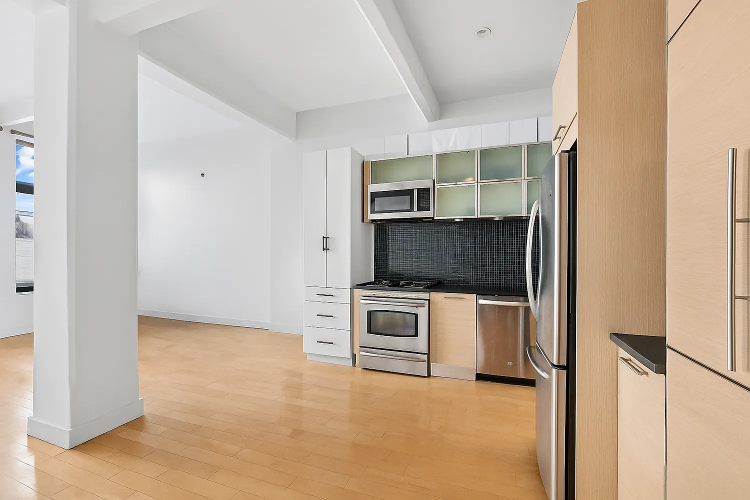 $4,000 | 242 South 1st Street, Unit 2B | Williamsburg