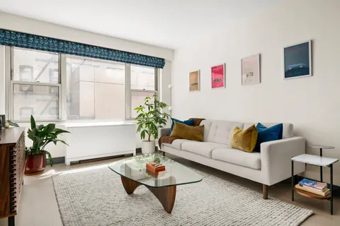 $575,000 | 420 East 72nd Street, Unit 2E | Lenox Hill