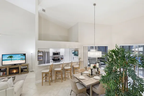 $1,695,000 | 4870 West Boulevard, Naples, FL 34103
