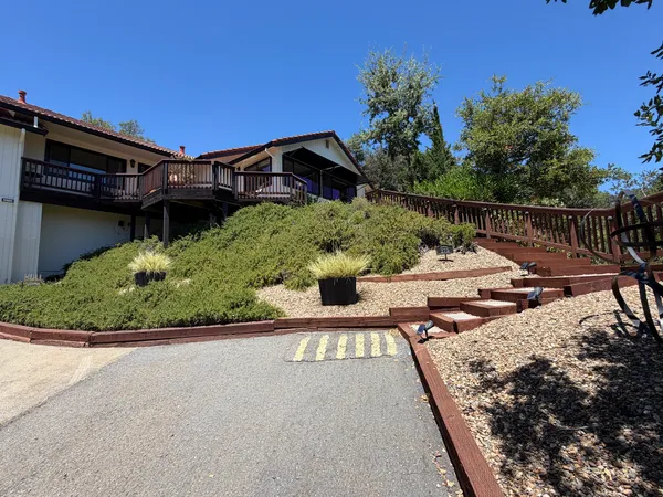 $1,250,000 | 275 Kerry Lane, Cloverdale, CA 95425