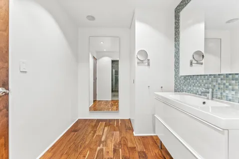 $675,000 | 310 East 46th Street, Unit 5T | Midtown East