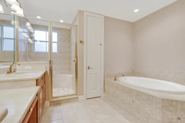 $1,150,000 | 517 Avellino Isles Circle, Unit 35101, Naples, FL 34119