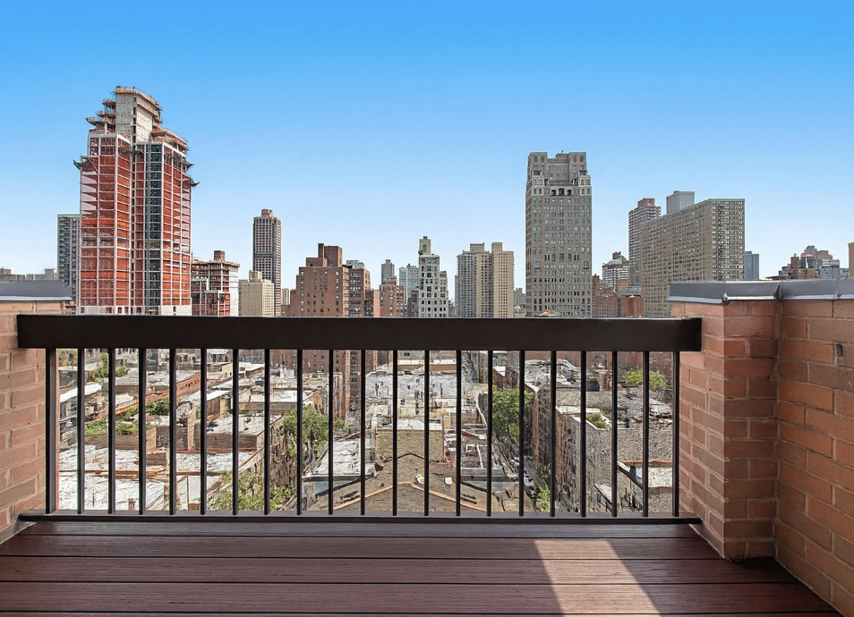 1441 3rd Avenue, Unit 14A Manhattan, NY 10028 - Photo 4 of 10 a view of city from a roof