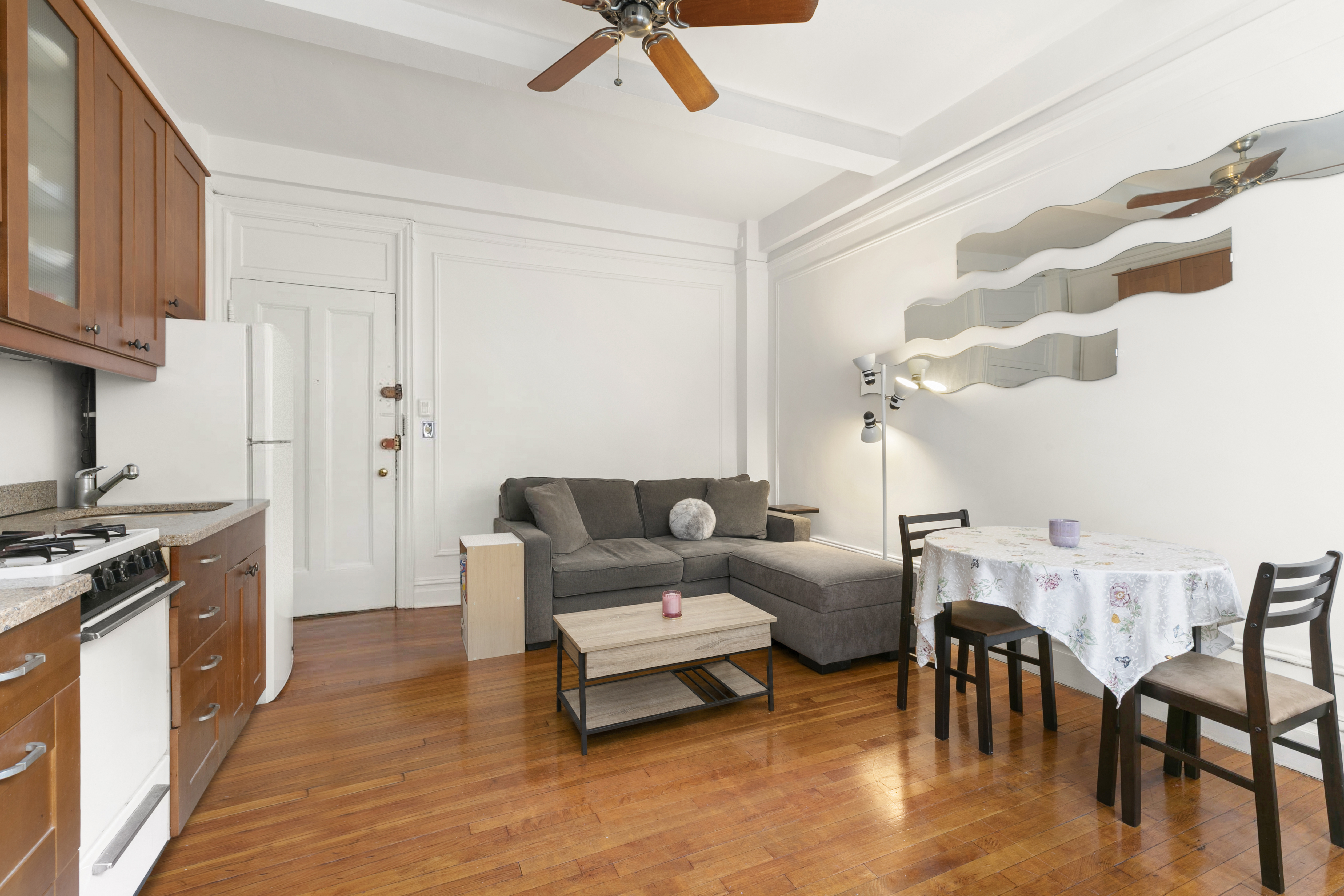 170 West 74th Street, Unit 409 Manhattan, NY 10023 - Photo 4 of 11 Gallery Image 4