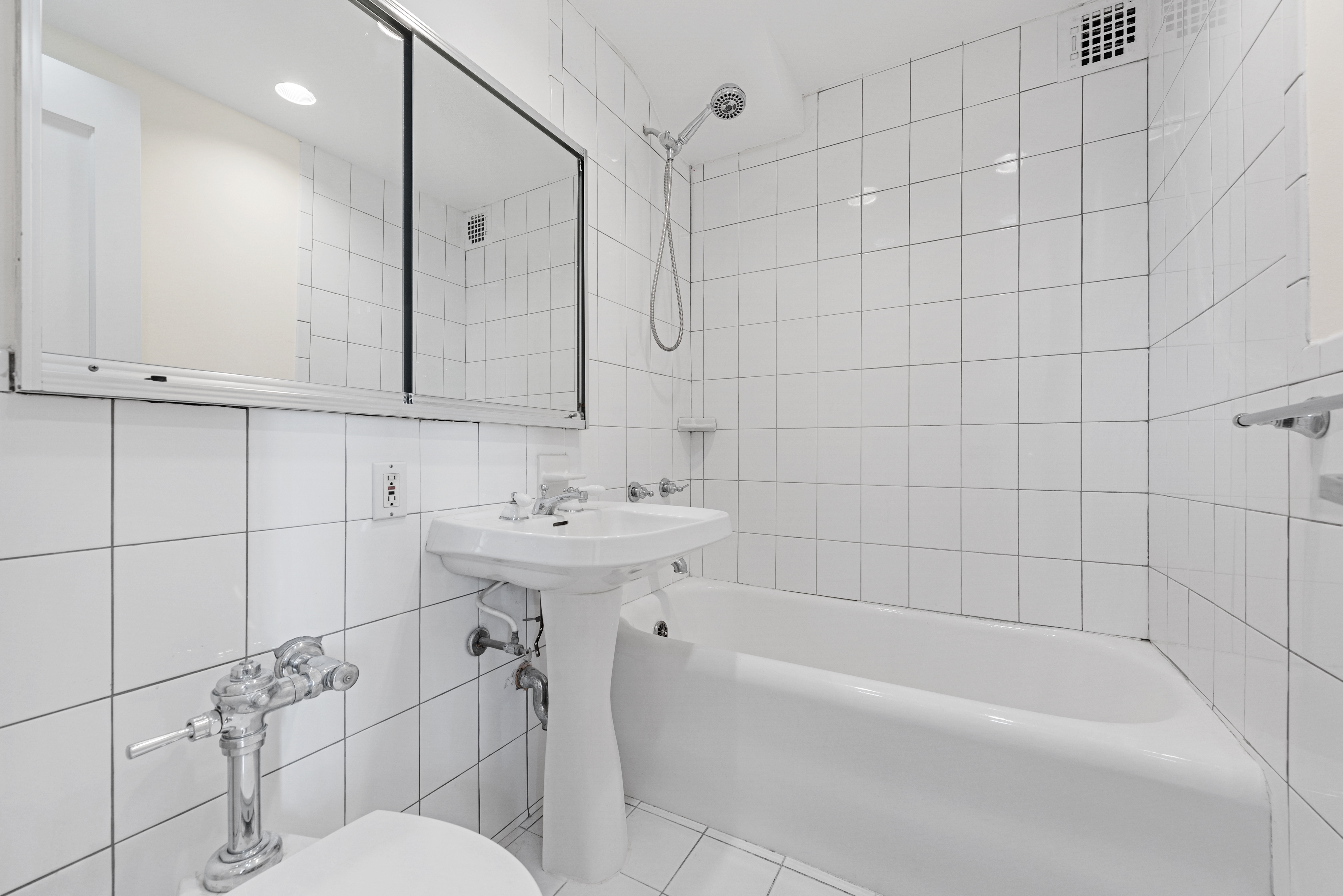 45 Tudor City Place, Unit 901 Manhattan, NY 10017 - Photo 12 of 16