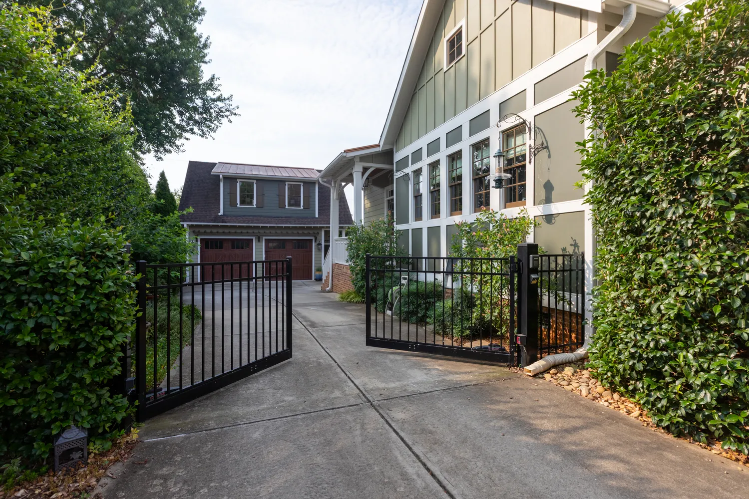 $1,595,000 | 2852 Attaberry Drive, Charlotte, NC 28205