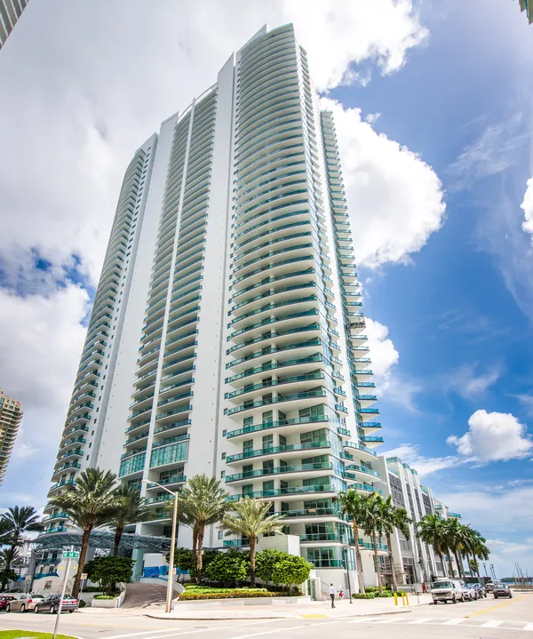 $1,385,000 | 1331 Brickell Bay Drive, Unit 408, Miami, FL 33131