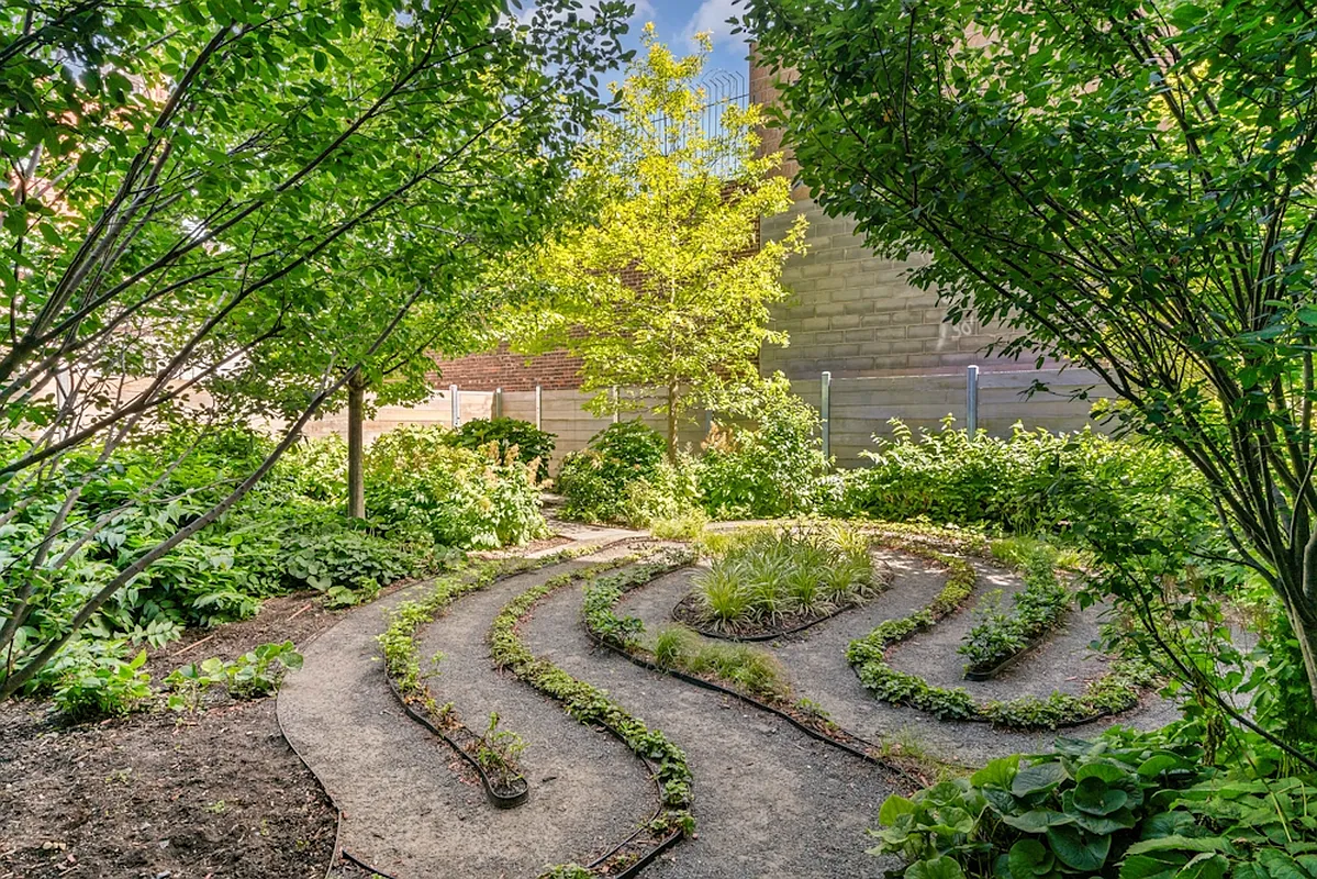 626 Flatbush Avenue, Unit 9H Brooklyn, NY 11225 - Photo 15 of 18 a view of a backyard of the house